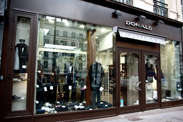 Magasin de prÃªt a porter de luxe pour hommes, Grands choix de ceintures de luxe pour hommes, cachemires