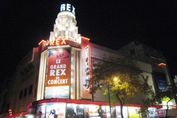 Le Grand Rex est une salle de cinÃ©ma parisienne situÃ©e au nÂ°1 boulevard PoissonniÃ¨re dans le 2 arrondissement, sur les grands boulevards.